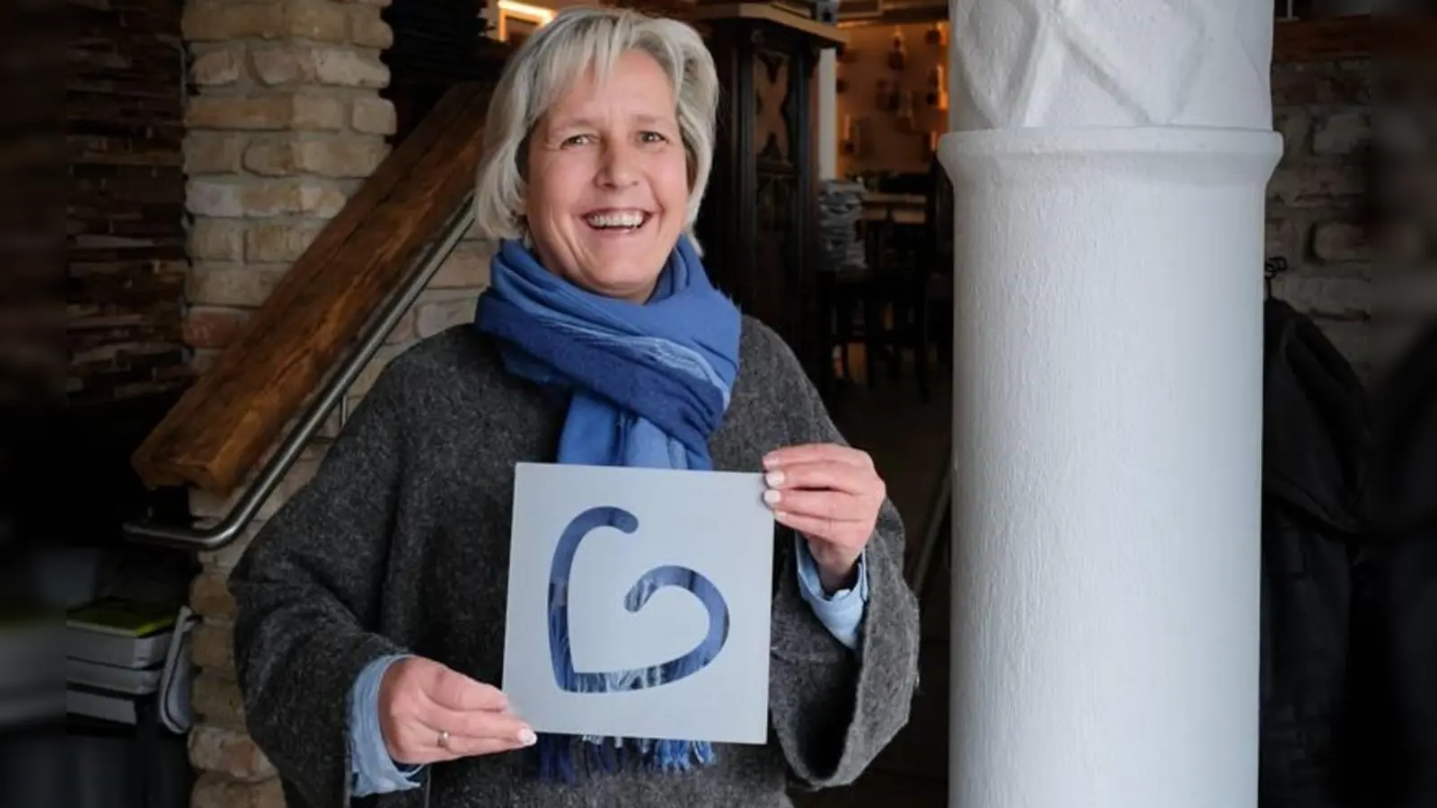 Heike Rennert vom „Germering - das griabige Wirtshaus” freut sich Mitglied bei den Germeringer Lieblingsläden zu sein.  (Foto: Uwe von der Wehd)