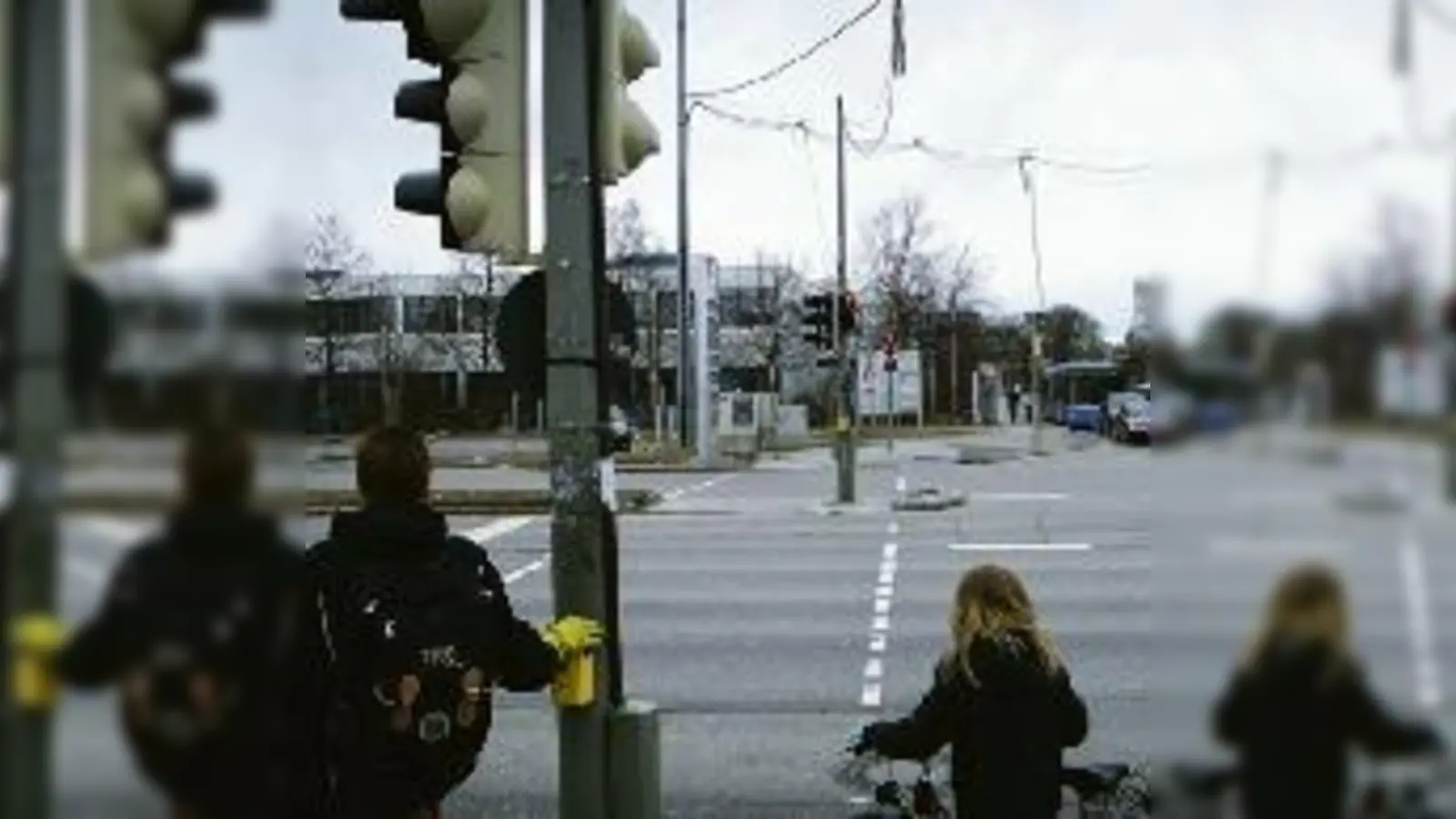 Ende 2007 verschwindet die Fußgängerampel am Georg-Brauchle-Ring. Ob und was danach kommt, ist noch völlig unklar.  (Foto: wei)