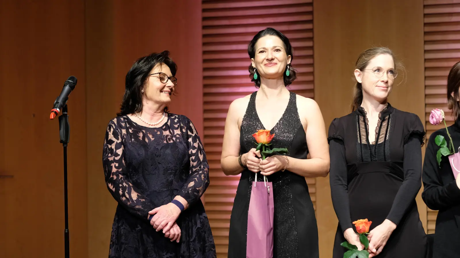Ein Teil des Kollegiums der Musikschule Grünwald lädt am 3. März zum Konzert ein.  (Foto: Musikschule Grünwald)