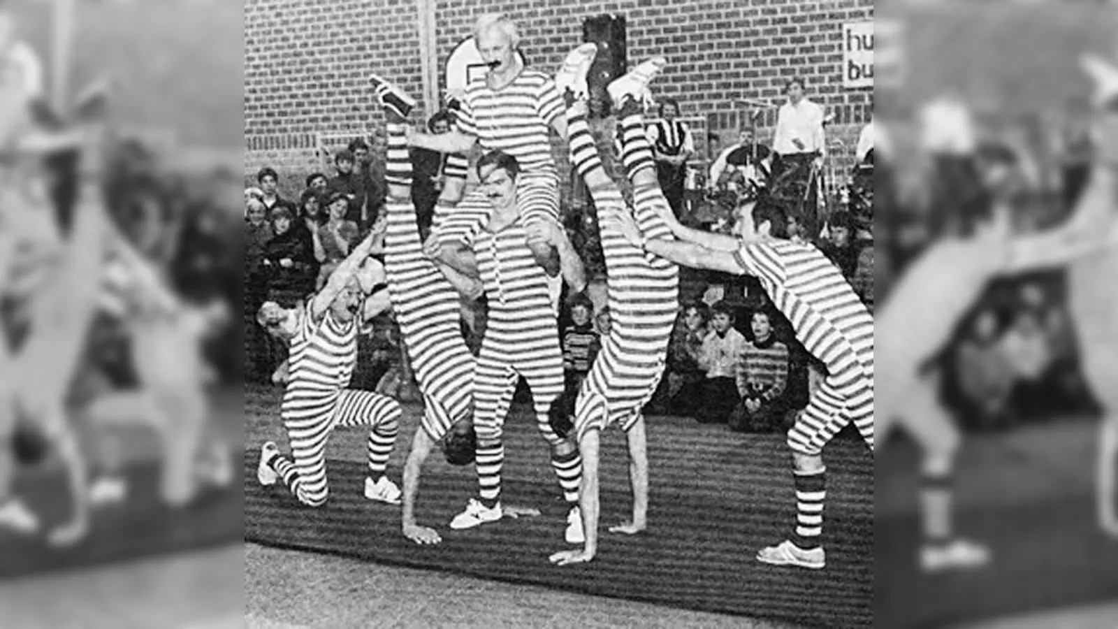 Bei der Einweihung der Gemeindehalle im Jahr 1977 zeigten die TSVler wie es anno dazumal zuging beim Sport. Heute präsentiert der TSV unter anderem mit der Abteilung der Footballer sein modernes Gesicht.  (Foto: TSV, Gabriele Heigl)