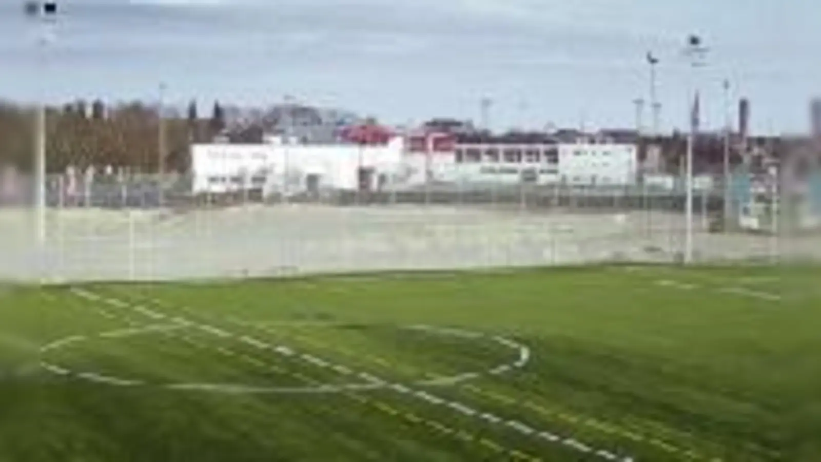 Bald auch in Moosach? Der FC Bayern ließ im vergangenen Sommer an der Säbener Straße einen Kunstrasen-Platz errichten.  (Foto: ras)