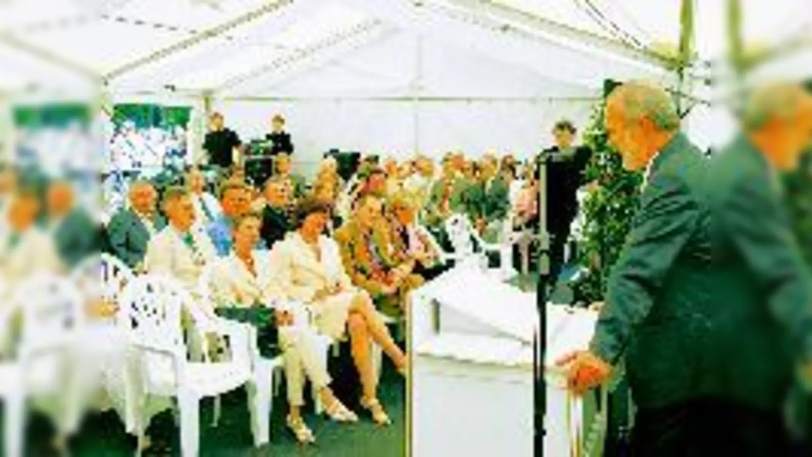 In seiner Ansprache zum 50. Jubiläum der Pfennigparade begrüßte der Vorstand Gernot Steinmann die <br>2. Bürgermeisterin Dr. Gertraud Burkert und Staatsministerin Christa Stewens.	 (Foto: ds)