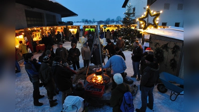 Kaum ein Christkindlmarkt ist so idyllisch wie der auf dem Wiesheu-Hof. (Foto: S. Kellerer)
