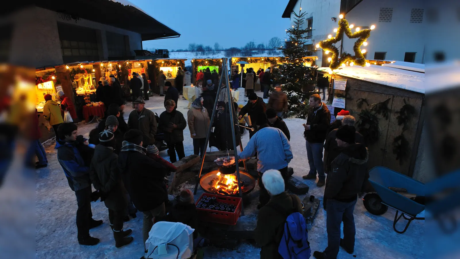 Kaum ein Christkindlmarkt ist so idyllisch wie der auf dem Wiesheu-Hof. (Foto: S. Kellerer)