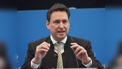 Georg Eisenreich beim Haderner Dorffest. (Archivbild: job)
