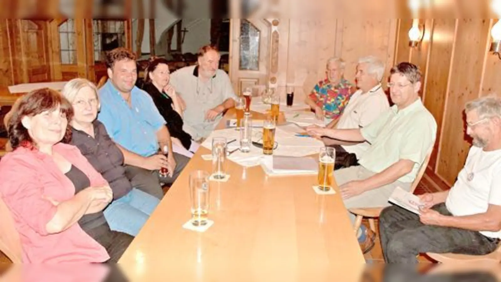 Die Bürgerinitiative Holzland und Buch diskutierten über die aktuelle Situation rund um die dritte Startbahn. 	 (Foto: VA)