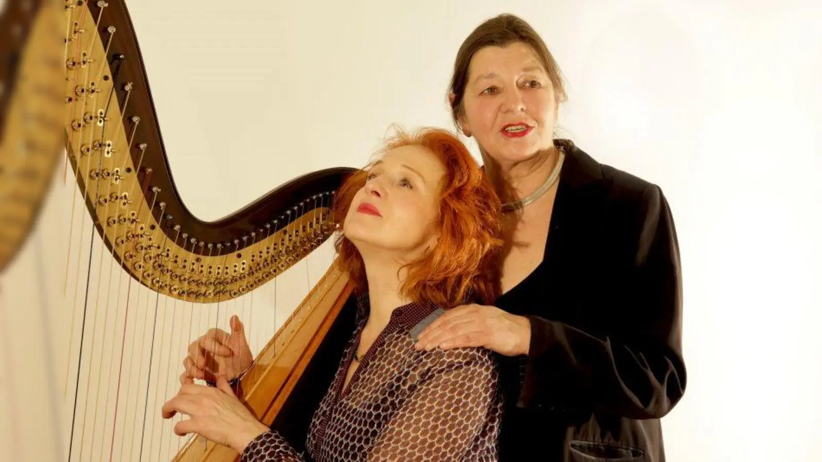 Monika Manz liest Oskar Maria Graf, musikalisch begleitet von Susanne Weinhöppel. (Foto: Hilda Lobinger)