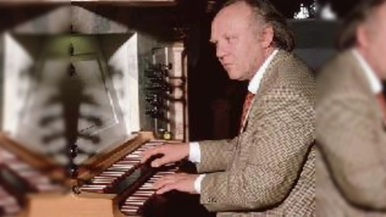 Franz Lörch an der  (Orgel.Foto: Privat)