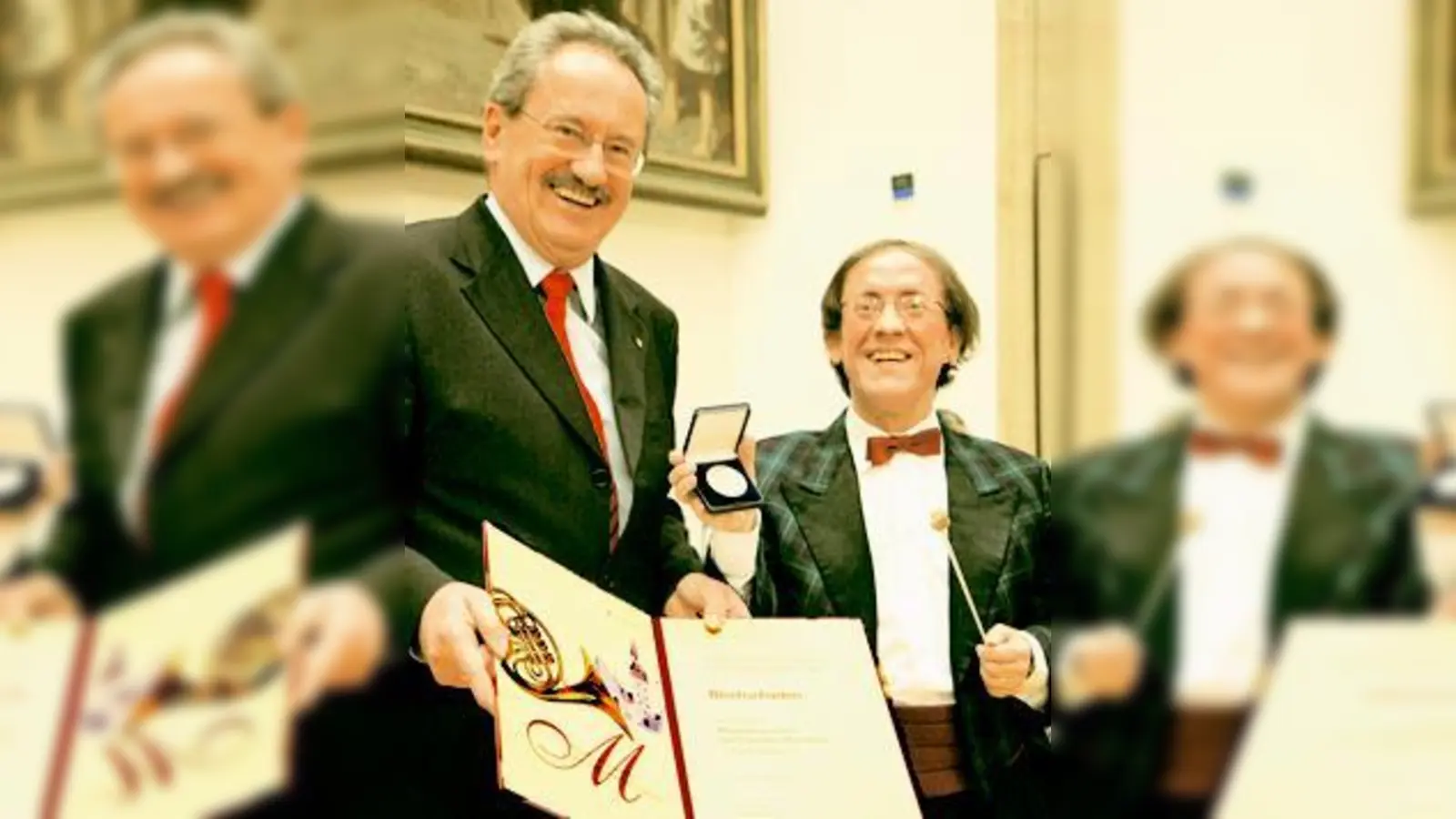 OB Christian Ude verlieh Bob Ross die Medaille: »München leuchtet«.  (Foto: Karl Hirt)