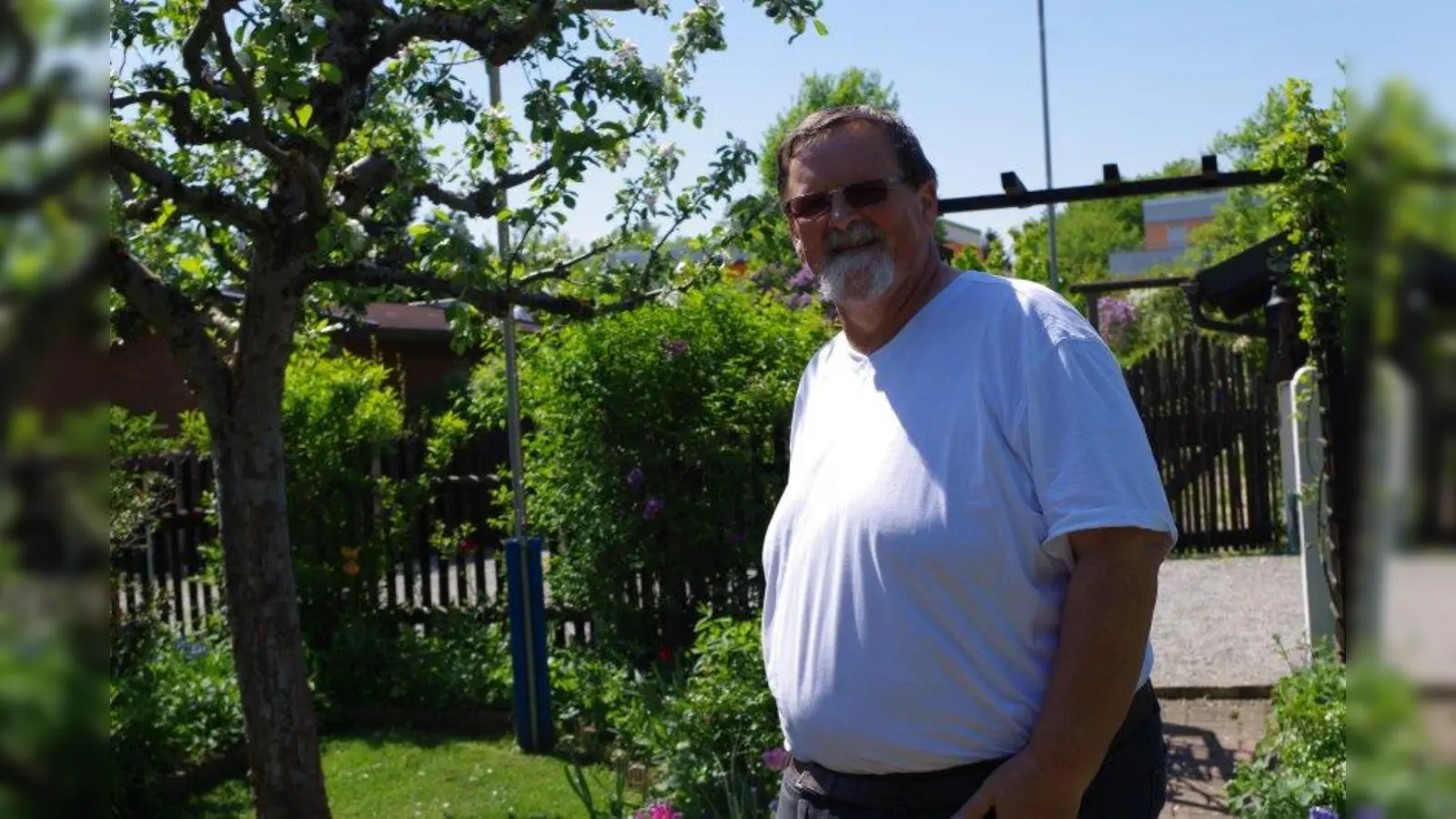 Ferdinand Lauseker, Vereinsvorsitzender der Kleingartenanlage Bahn-Landwirtschaft West, hofft darauf, dass die Gärten dauerhaft erhalten bleiben. (Foto: kö)