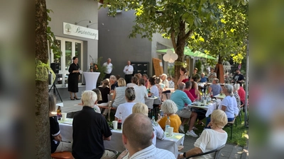 Zahlreiche Gäste kamen zum Sommerfest bei Bestattung Benedict. (Foto: Bestattung Benedict)