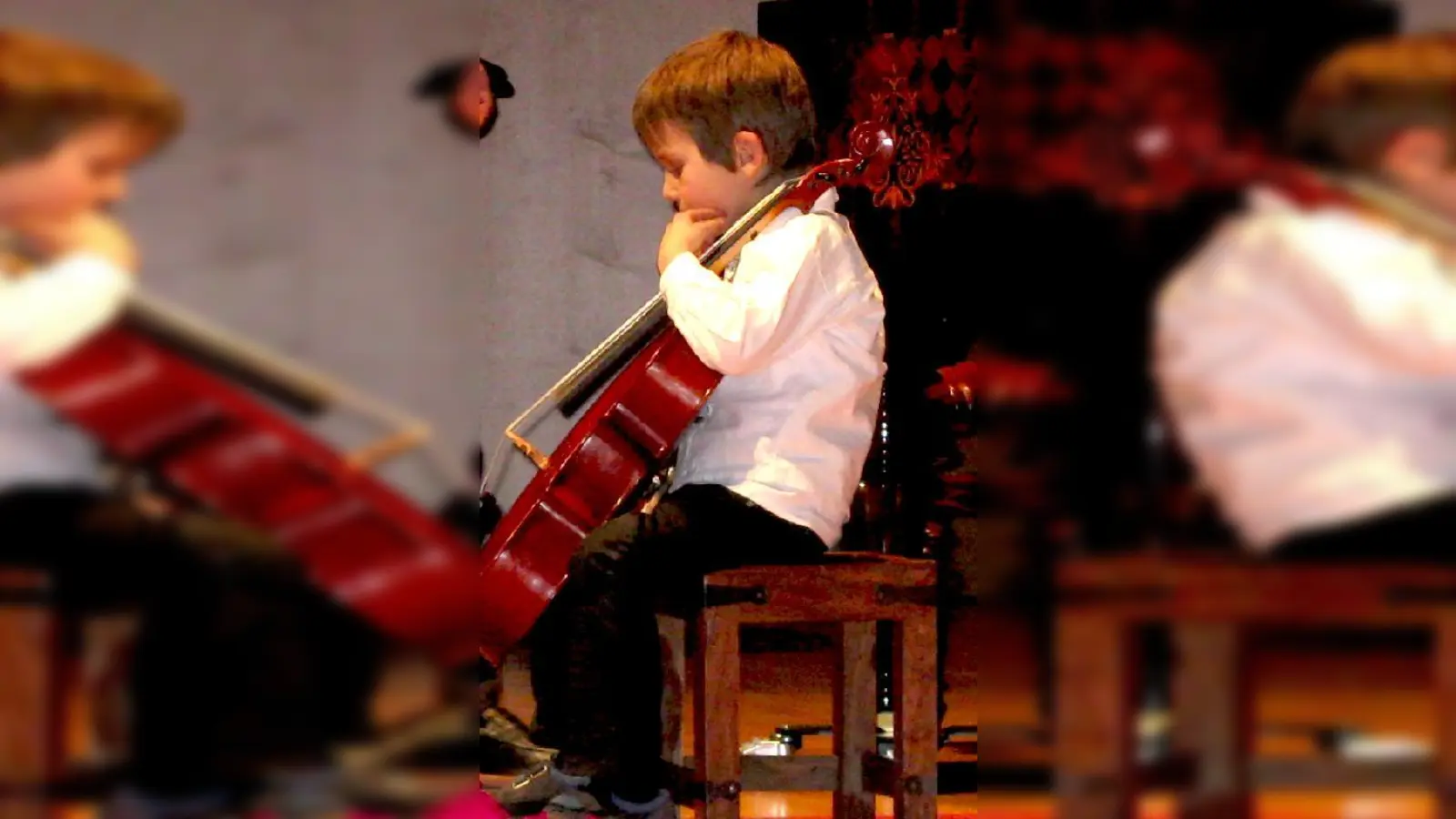 Jacob Waterhouse wird von seinem Vater Graham Waterhouse, dem Münchner Cellisten und Komponisten, auf »Jugend musiziert« vorbereitet.	 (Foto: Privat)