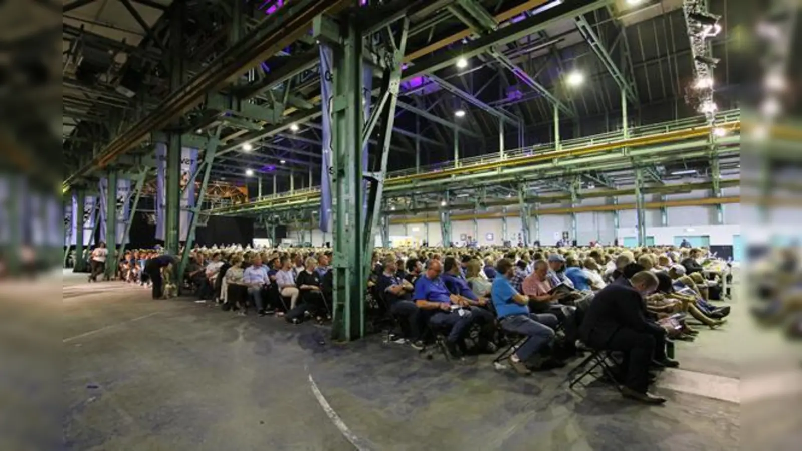 Kursbestimmung: Die Mitglieder des TSV 1860 München.  (Foto: Anne Wild)