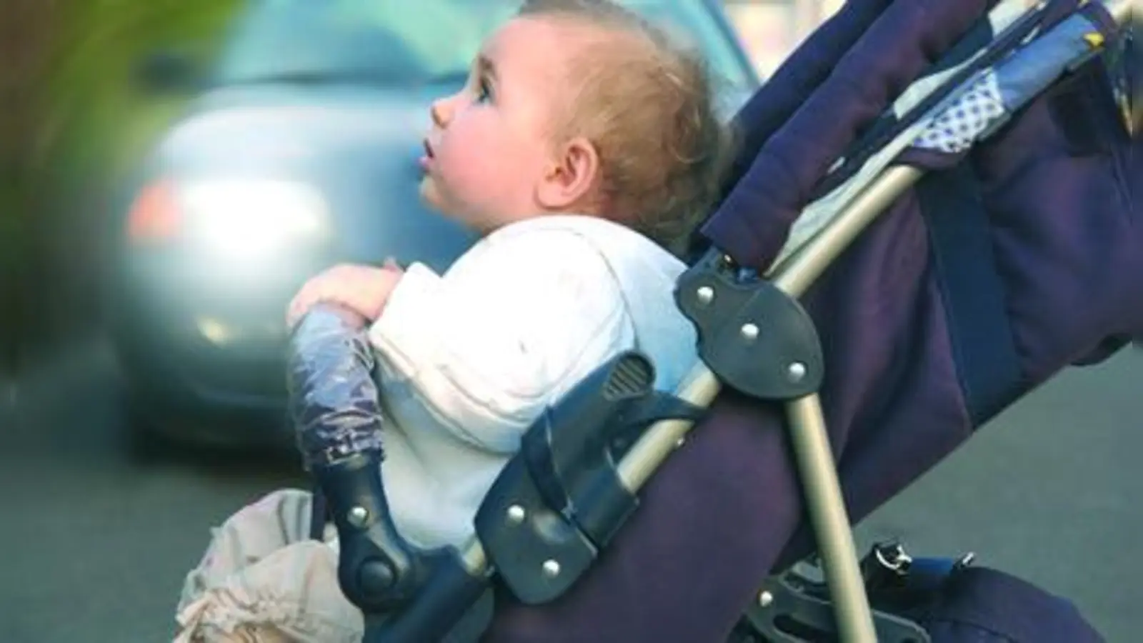 In Gefahrensituationen erlaubt: Der Einsatz der Lichthupe. (Foto: Dron - Fotolia.com)