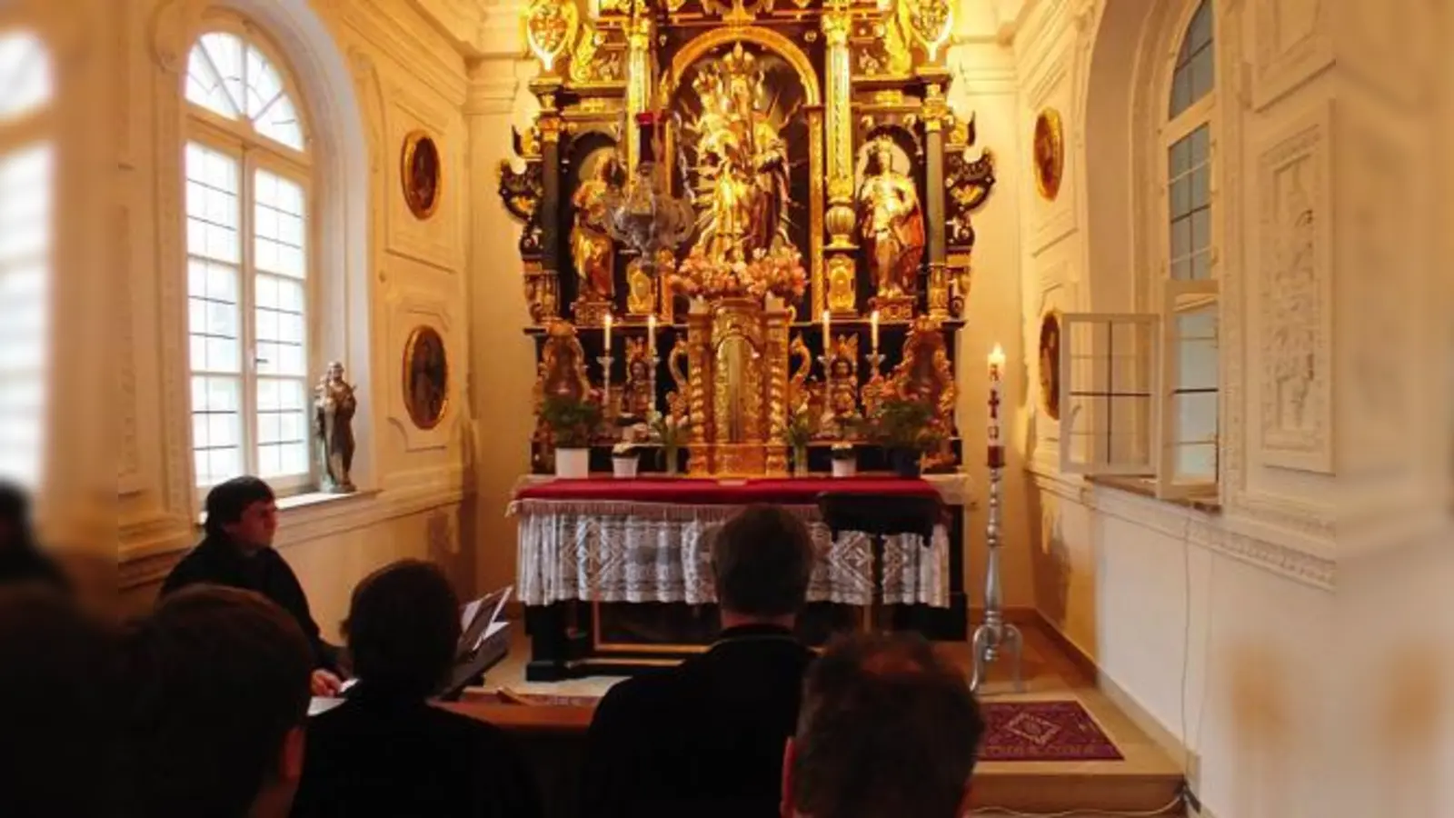 Die Schlosskapelle in Taufkirchen ist ein kunsthistorisches Kleinod. Das hat sich die Gemeinde Taufkirchen mit dem Kauf des Wasserschlosses jetzt auch gesichert.	 (Foto: kw)