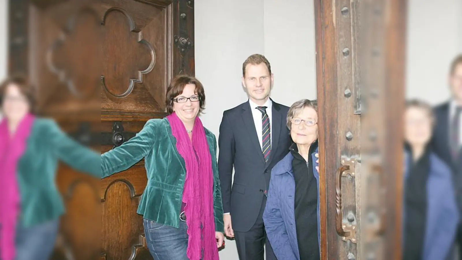 Ein bisschen Aufregung ist schon dabei, wenn Susanne Bauer, Andreas Höder und Ingrid Bader (v.l.) in Sankt Ludwig aus der Bibel lesen.	 (Foto: scy)