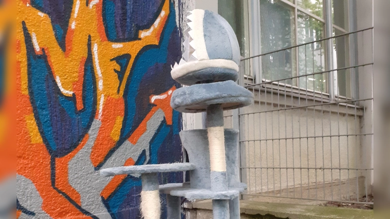 Was nicht in die Mülltonne passt – wie dieser ausgediente Kratzbaum – kann bei der Sperrmüllsammlung abgegeben werden.  (Foto: mha)