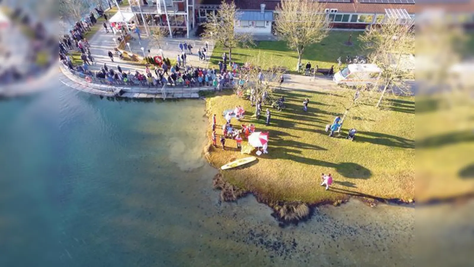 150 Besucher kamen am Dreikönigstag an den Badeweiher im Sportpark Markt Schwaben.	 (Foto: Wasserwacht)