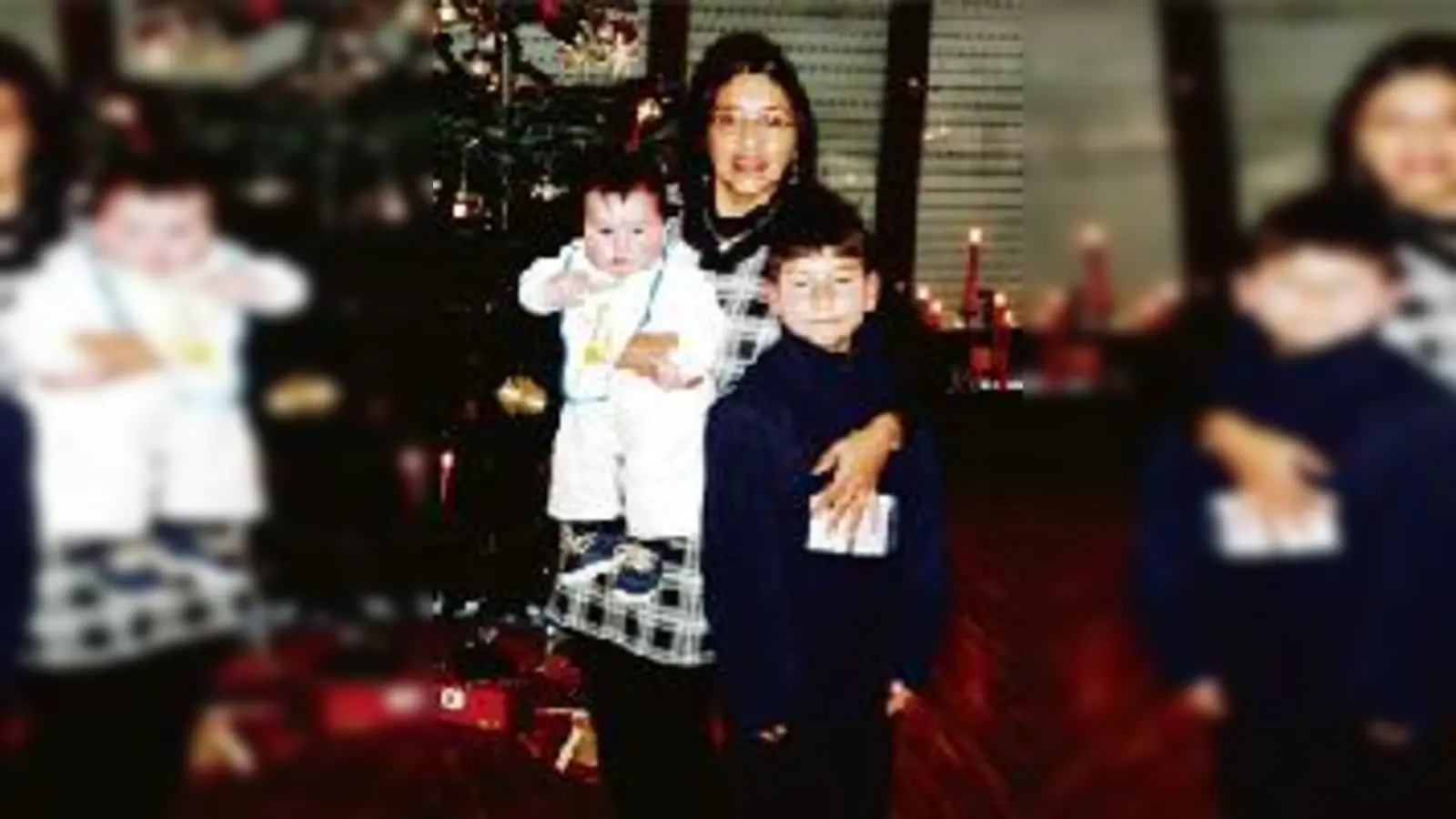 Bei Familie Listl-Vasconez herrscht Weihnachten bayerisch-ecuadorianischer Stilmix. Der kleine Maximilian und Lukas freuen sich schon darauf.	  (Foto: Privat, ks)