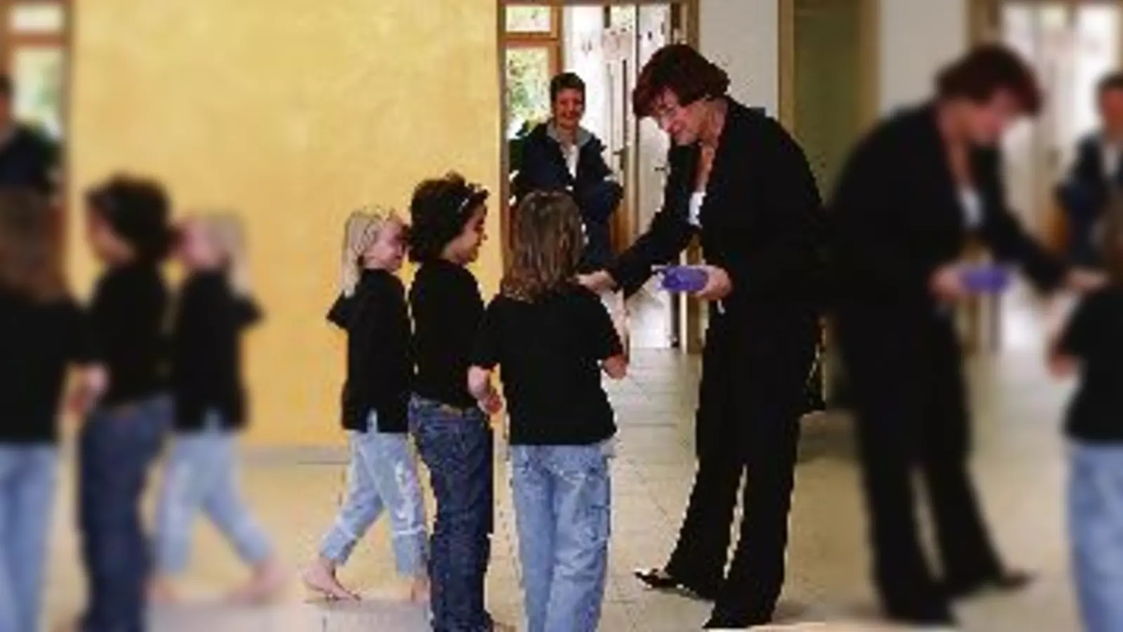 Familienministerin Christa Stewens bei der Einweihung des neuen Kinderhortes. 	 (Foto: VA)