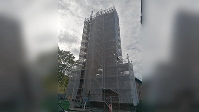 Nach jahrelangem Warten und Spendensammeln wurde die Sanierung des Kirchturms der Gethsemanekirche endlich möglich. Unter anderem wurden Ziegeln ergänzt und Fugen erneuert. (Foto: job)