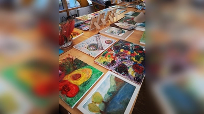 Hobbykünstler/innen aus Ramersdorf präsentieren ihre Werke und laden zum Austausch ein. (Foto: VA)