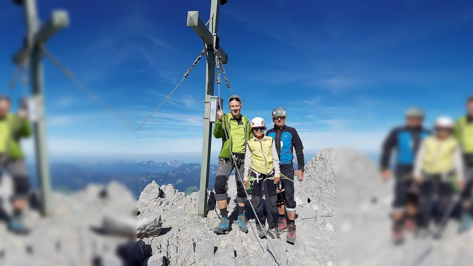 Thomas Krammer (li.), Wannee Schneider und Peter Schneider auf der Südspitze des Watzmanns.	 (Foto: privat)