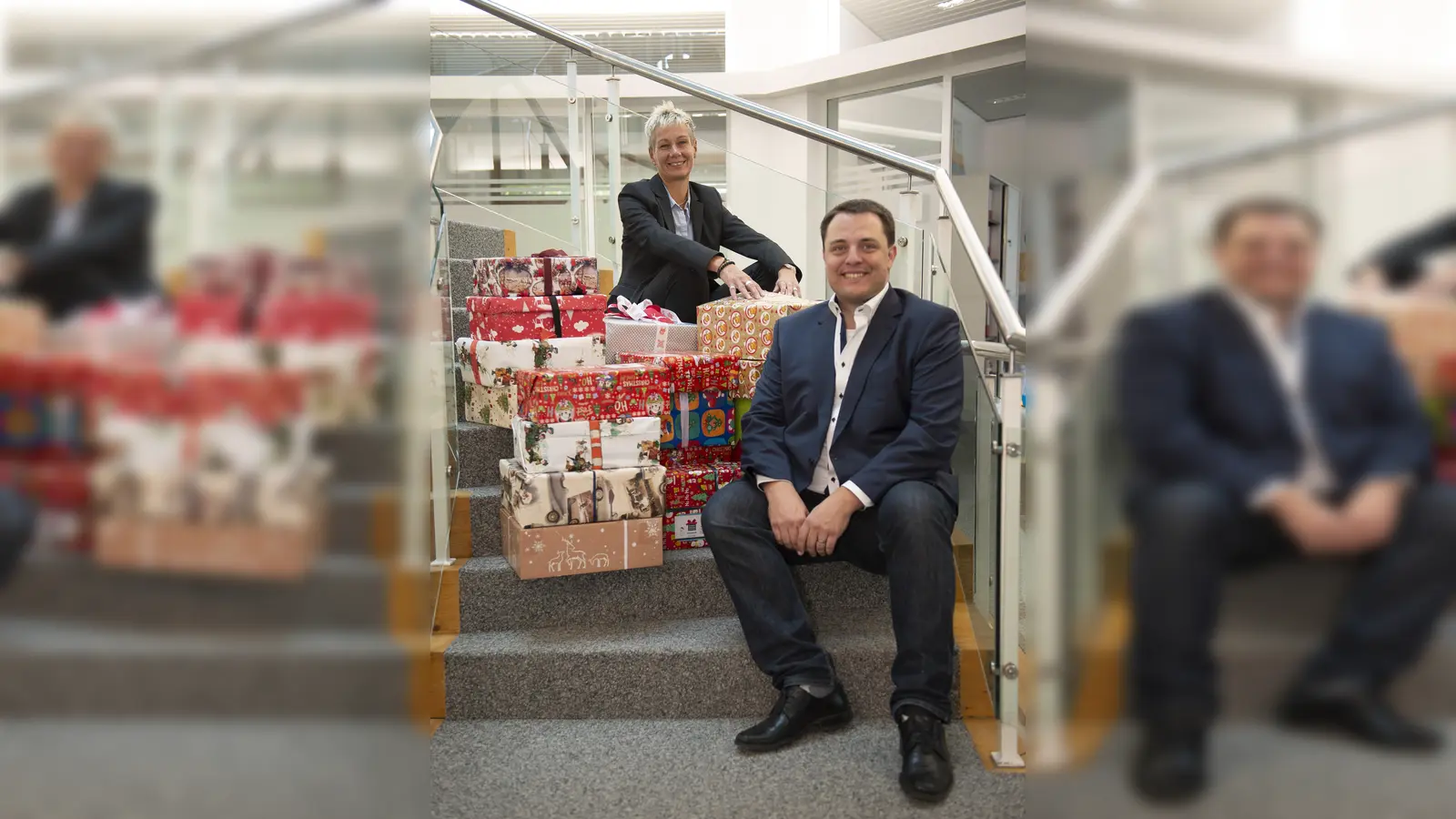 Sabine Jäger und Florian Landl freuen sich über viele fleißige Mitspender für die Weihnachtsaktion.  (Foto: VA)