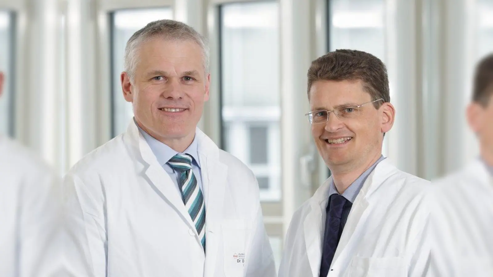 Dr. Detlef Krenz, Chefarzt der Allgemein-, Visceral-, Gefäß- und Thoraxchirurgie (links) und Prof. Dr. Andreas Eigler, Chefarzt der Inneren Medizin I. (Foto: Dritter Orden)