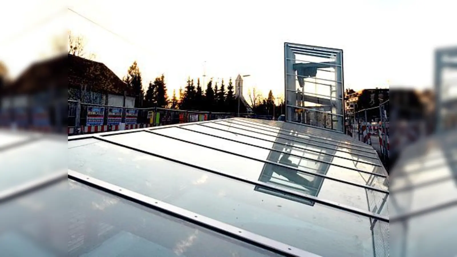 Für Helligkeit und Transparenz sorgt die gläserne Architektur an den neuen U-Bahnhöfen. 	 (Foto: Baureferat)