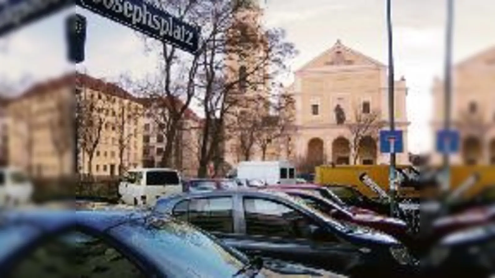 Suchst du noch oder parkst du schon? Damit die Parksituation rund um den Josephsplatz entschärft wird, entsteht in Bälde eine Anwohnertiefgarage.  (Foto: rs)