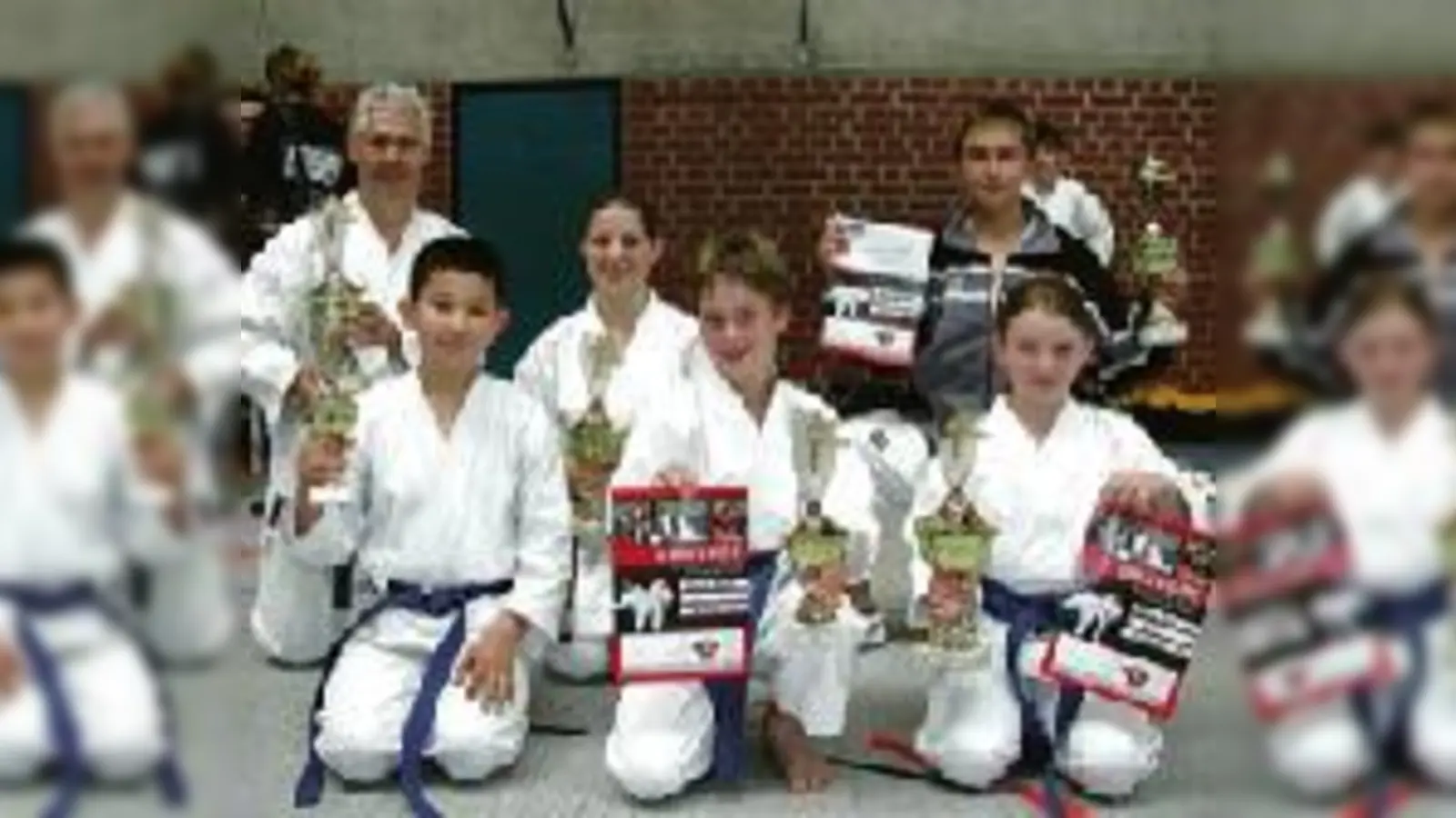Die Pokalgewinner des  (Foto: (v.l.) Hans Field, Startgeldsponsor, Kuddus Hasan, Lucia Biberacher, Daniel Braun, Marco Fückelsberger und Denise Brust.)
