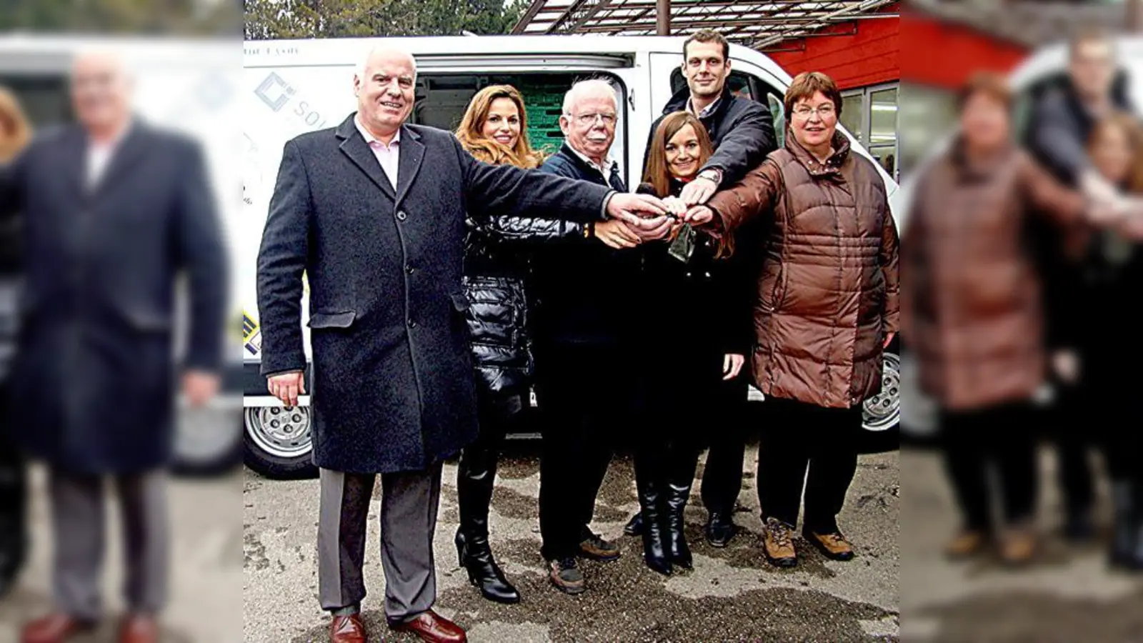 Allzeit gute Fahrt für das erste Fahrzeug von »Grünwald hilft« wünschten (v.l.) Klaus Heun, Leila Frohn, Robert Steigenberger, Kathrin Federl, Wolf-Dieter Pick und Brigitta Rudolf.	 (Foto: Ka)