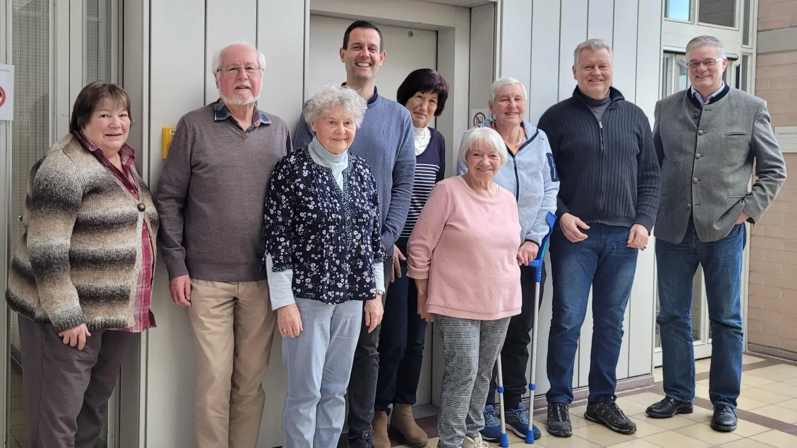 Der Seniorenbeirat (v.l.): Eva Seifert, Wolfgang Sandmann, Irene Heiß, Christopher Redl, Gertraud Peteranderl, Ingeborg Scholbeck, Martha Fill, Rainer Horstmann, Erster Bürgermeister Dr. Gruchmann. (Foto: Stadt Garching)