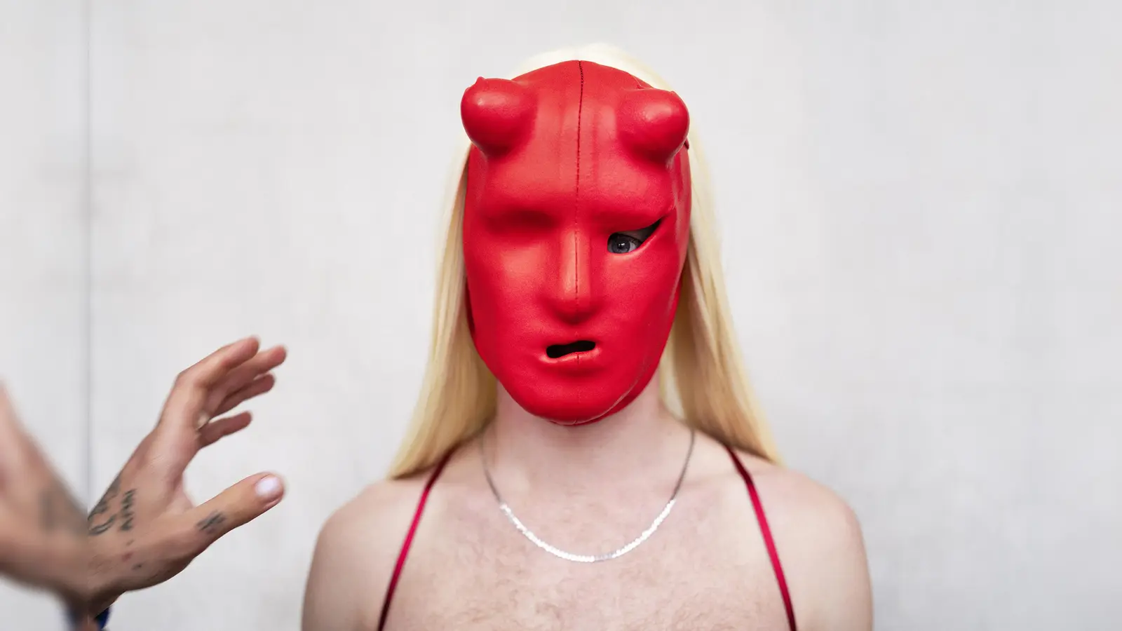 Florian Fischer inszeniert den Roman „Sauhund” für die Kammerspiele. Es geht um die ambivalente Münchener Gesellschaft der 80er-Jahre und ihre Einstellung zur Schwulen-Szene. (Foto: Armin Smailovic)