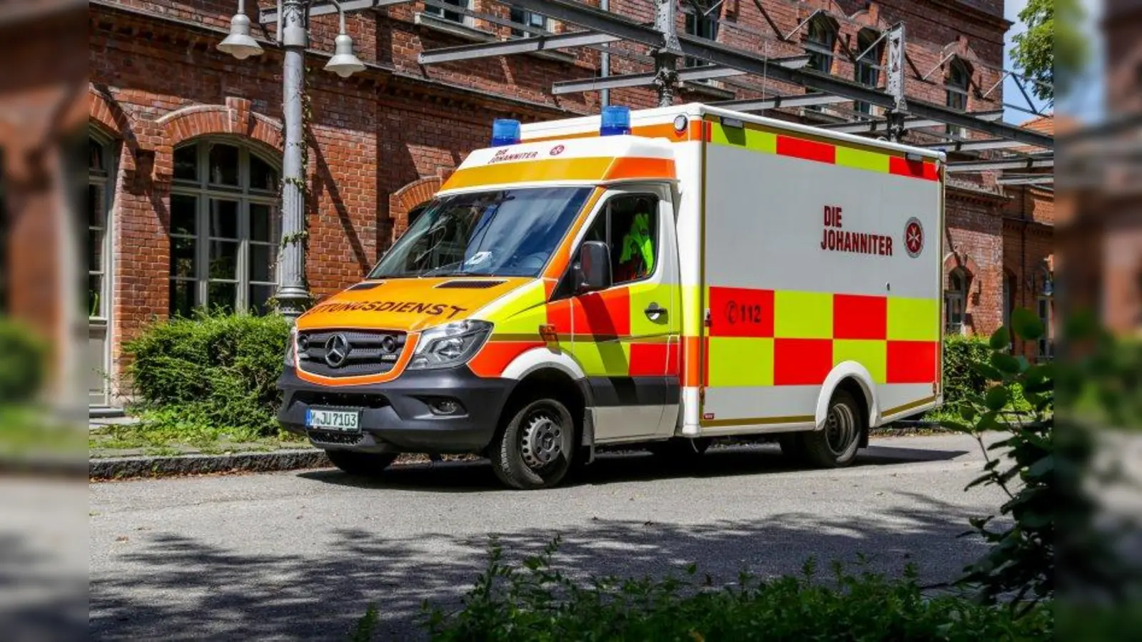 Noch parkt der neue Johanniter-Rettungswagen an der Rettungswache am alten Isarthalbahnhof gegenüber der Großmarkthalle. (Foto: Johanniter / Gerhard Bieber)