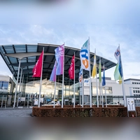 Das eigene Zuhause neu denken, einzigartige Schätze shoppen, spannende Shows und Vorträge erleben, Inspiration für den Garten sammeln und sich durch das Schlaraffenland probieren, das kann man bei der IHM. (Foto: Thomas Plettenberg/GHM)