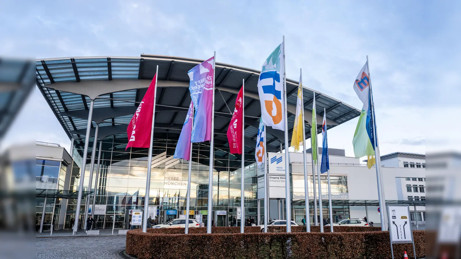 Das eigene Zuhause neu denken, einzigartige Schätze shoppen, spannende Shows und Vorträge erleben, Inspiration für den Garten sammeln und sich durch das Schlaraffenland probieren, das kann man bei der IHM. (Foto: Thomas Plettenberg/GHM)