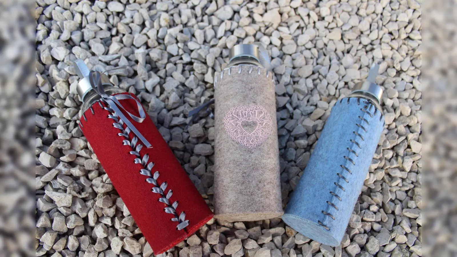 Im Rahmen des P-Seminars des Maria-Ward-Gymnasiums in Nymphenburg wurde eine Schülerfirma gegründet, die individualisierte Filzhüllen für Glasflaschen produziert, um der Umweltverschmutzung entgegenzuwirken. (Foto: VA)