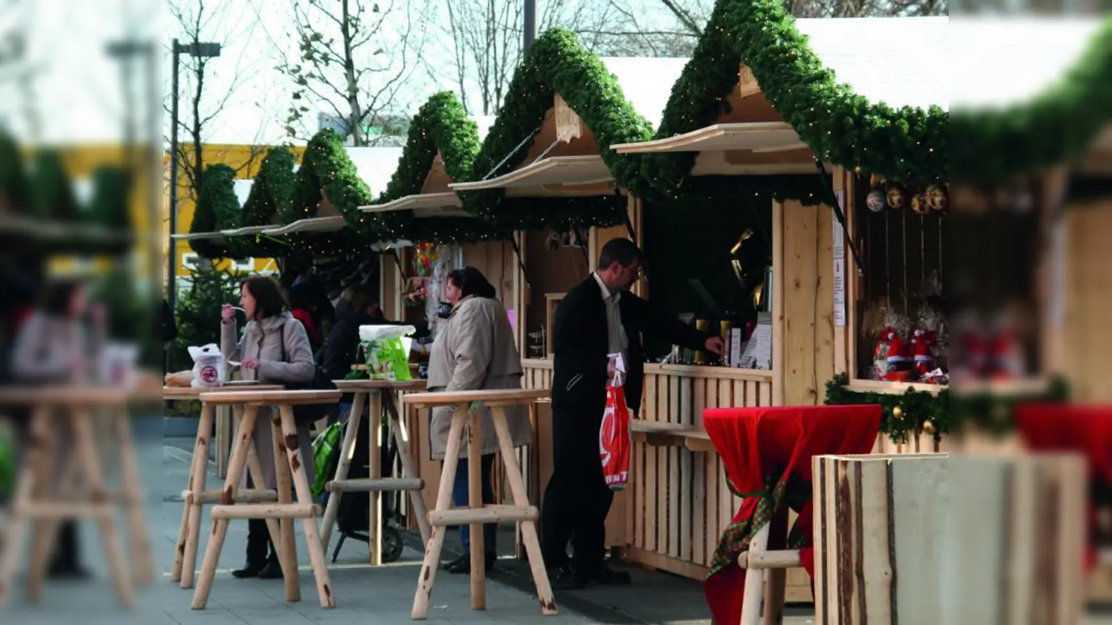Eine kleine Auszeit vom stressigen Alltag bietet der besinnliche Weihnachtsmarkt auf dem Vorplatz der Pasing Arcaden. (Foto: SD)