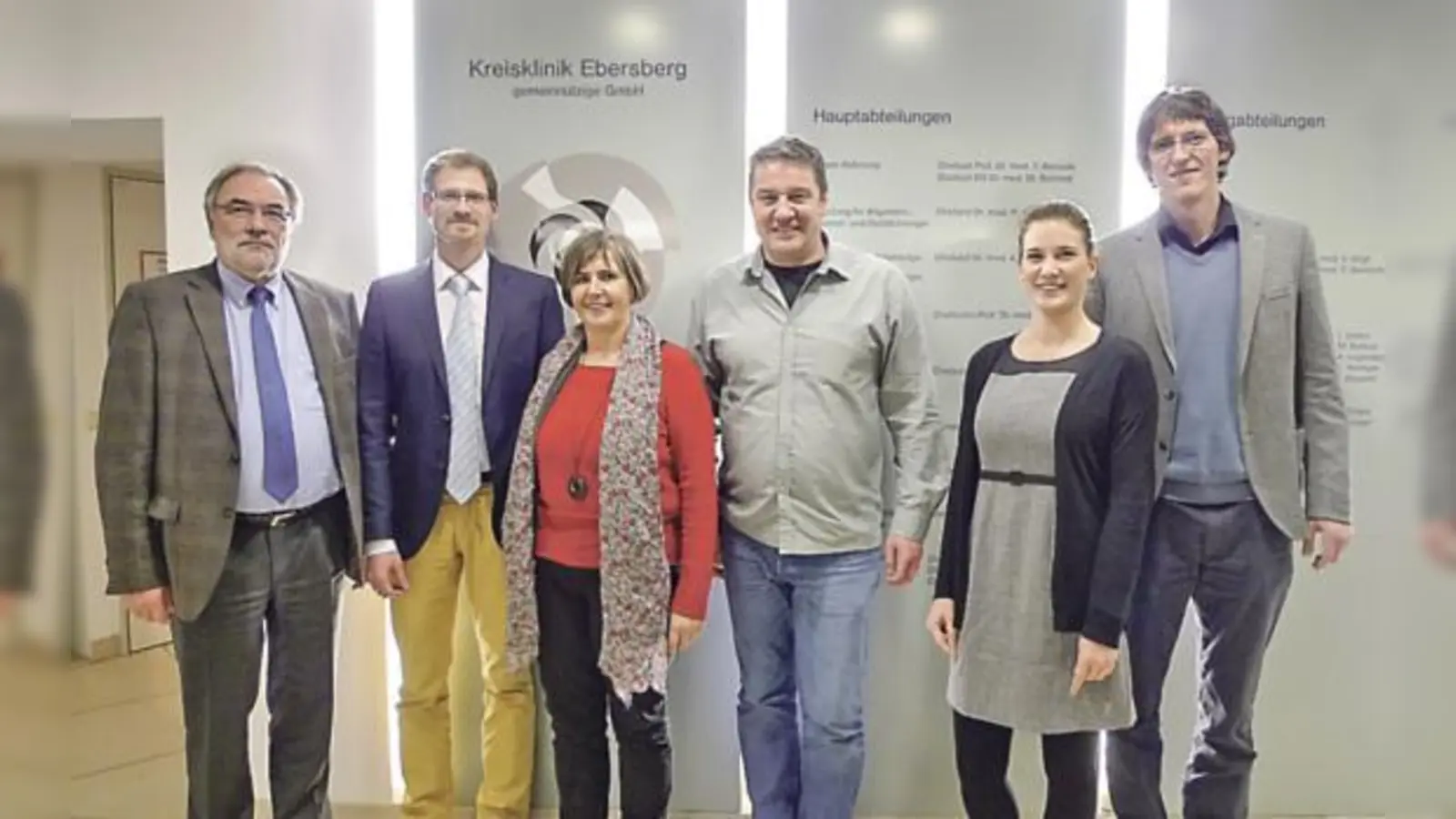 Dr. Volker Emmerich, Timo Kraft,  Doris Achtert, Bernd Huber, Sarah Winkler und Jakub Zielinski (v. li.). 	 (Foto: Kreisklinik)