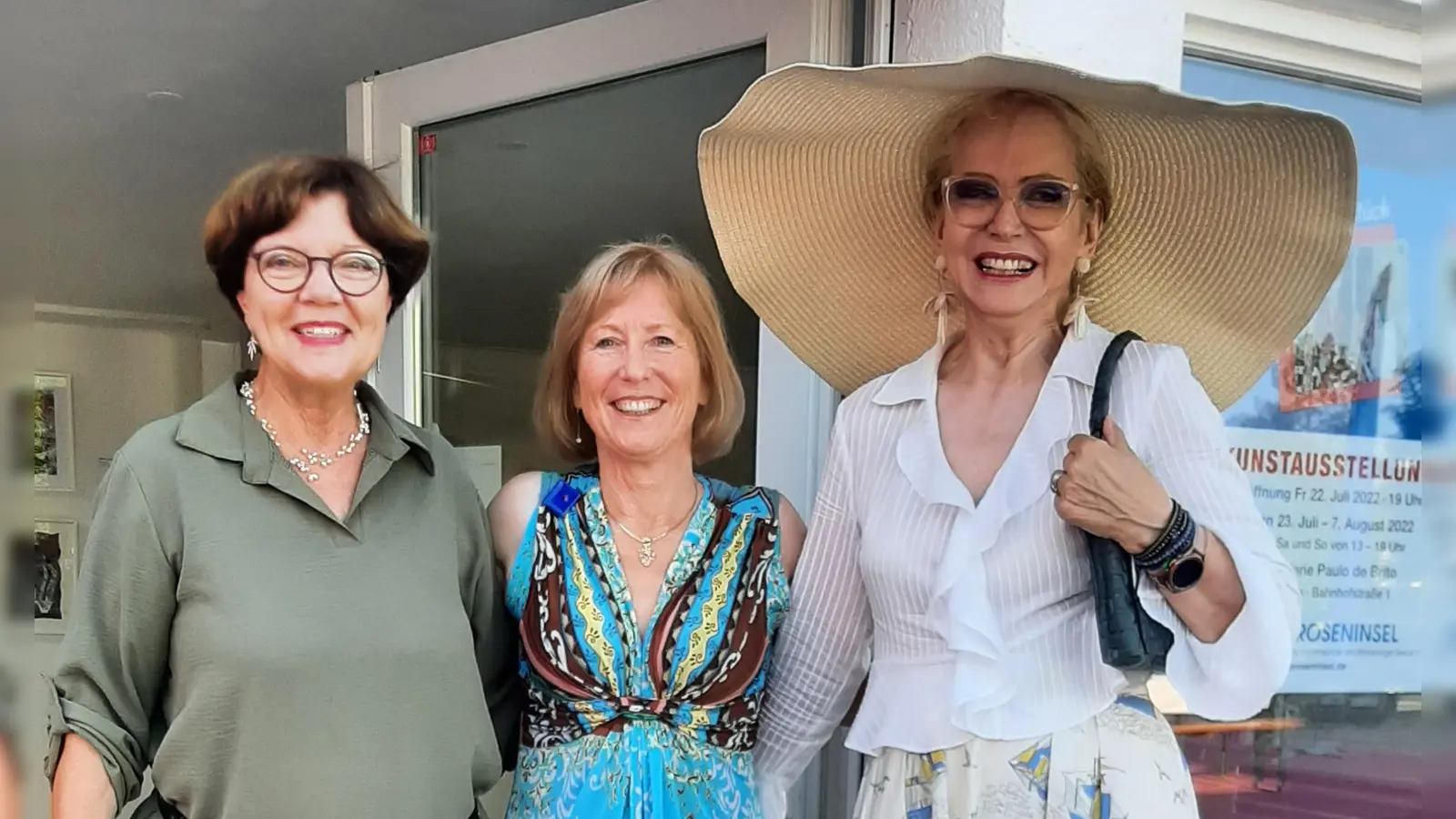 Sabina Schrenker, Maria Rosina Lamp und Angelika Kammerl (von links) bilden das neue Vorstandsteam beim Kunstverein Die Roseninsel e.V.. (Foto: Marlen Peix)