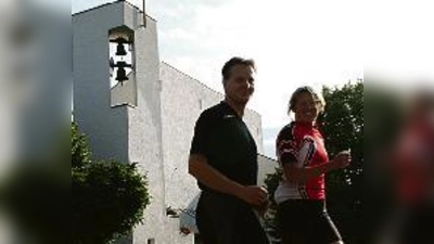 Pfarrer Rüdiger Glufke hatte in der deutschen Cross- und Triathlonmeisterin Christiane Göttner eine perfekte »Trainerin«.	  (Foto: VA)