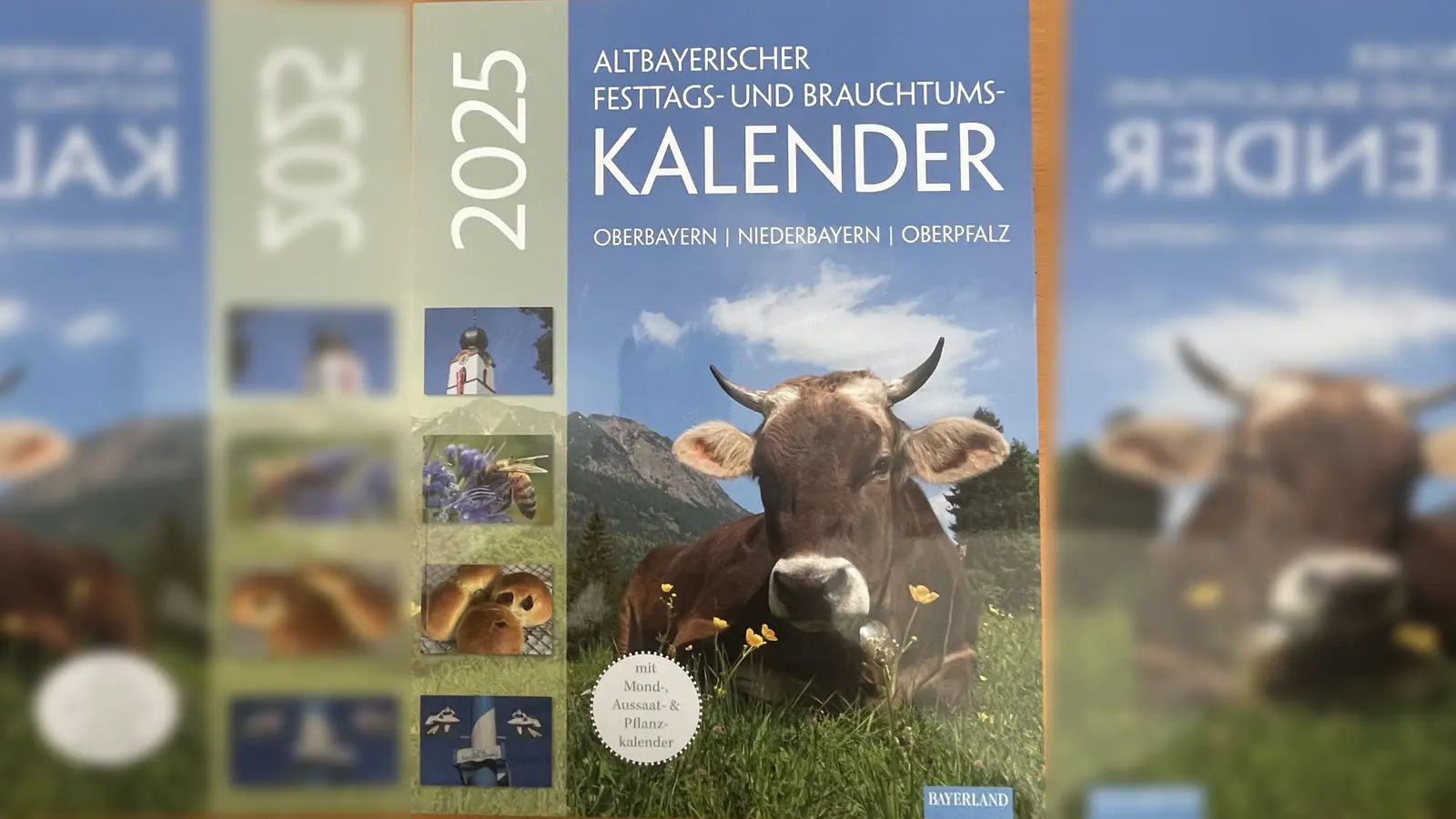 Auch für das Jahr 2025 gibt es wieder einen randvollen Altbayerischen Festtags- und Brauchtumskalender. (Foto: Bayernland)