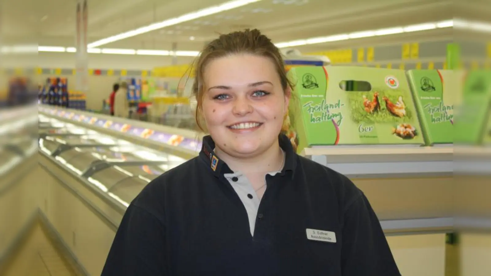 Simona Eichner, 19 Jahre, Filiale Gaißach: „Das Azubi Projekt ist richtig toll, weil wir hier wichtige Erfahrungen für unsere berufliche Zukunft sammeln können und unser Wissen testen können. Wir können umsetzen, was wir schon wissen und viel Neues dazu lernen. Jeder merkt so, wo er steht. Als Team haben wir untereinander einen guten Draht, das ist wichtig für die Arbeit in der Filiale. Wir unterstützen uns gegenseitig, deshalb bin ich mir sicher, dass wir gemeinsam alles gut meistern werden.“ (Foto: sb)