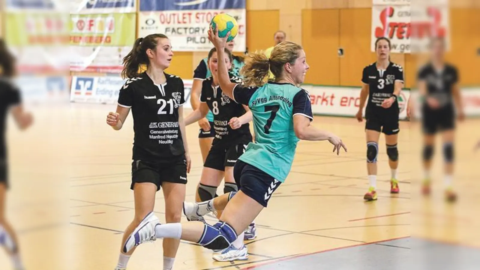 Susanne Schneider traf viermal gegen Altötting. Am Ende reichte es dennoch nur zu einem 20:20-Unentschieden  dazu zu einem umstrittenen.	 (Foto: Christian Riedel)