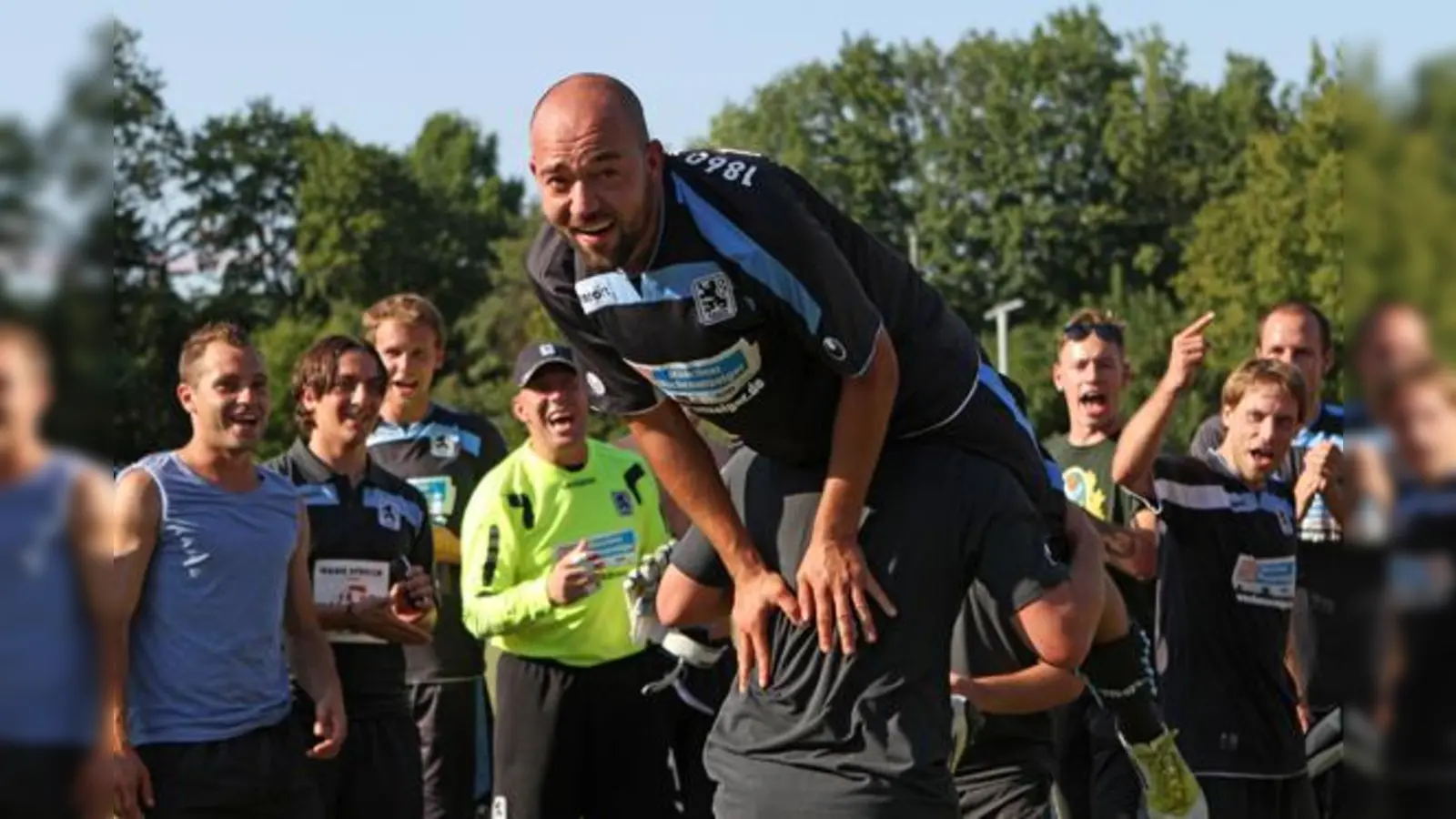 Jubel über die ersten Punkte in der Kreisklasse: die Löwen-Amateure.  (Foto: A. Wild)