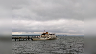 Dunkle Wolken über dem Chiemsee: Der Tourismus in Bayern ist in März und April komplett eingebrochen. Im Juni soll es wieder aufwärts gehen.  (Foto: Stefan Dohl)
