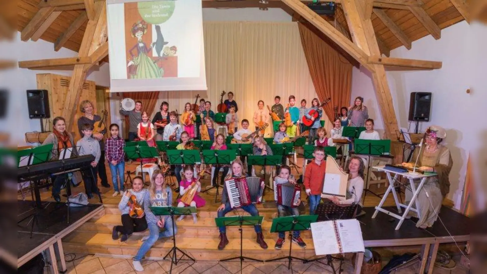 Lange haben die Kinder des Seefelder Spielkreises das Stück &amp;quot;Die Tante und der Seehund&amp;quot; einstudiert. Sie präsentierten dieses zusammen mit einigen Vätern im Bürgerstadl Hechendorf. (Foto: Marcus Vetter)