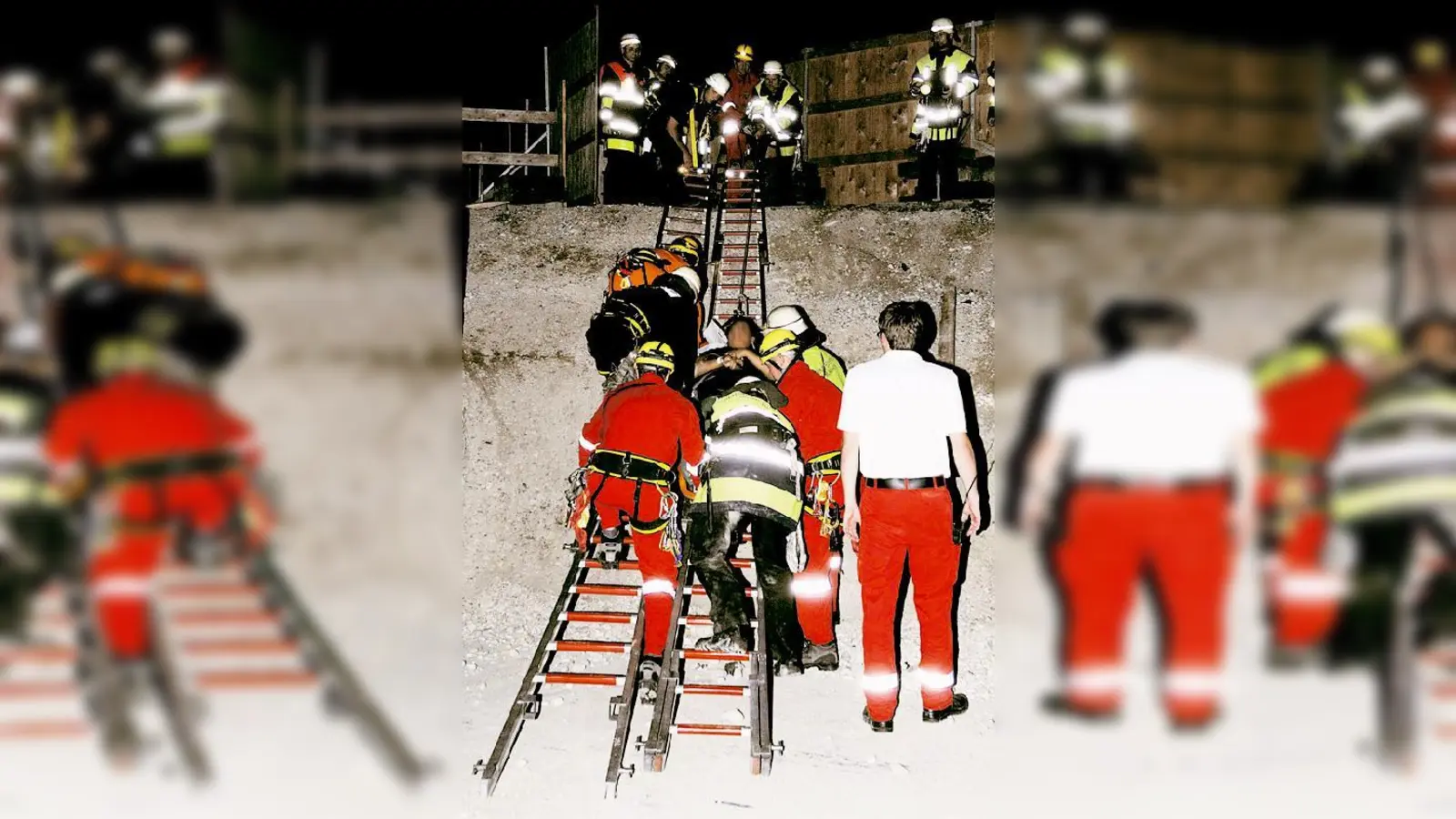 Die Feuerwehr musste bei der Rettung aus drei Metern Tiefe helfen.	 (Foto: FW)